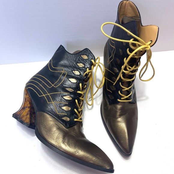 John Fluevog Shoes - JOHN FLUEVOG Deliverance Brit Regal Ankle Boots in Bronze Size 7.5